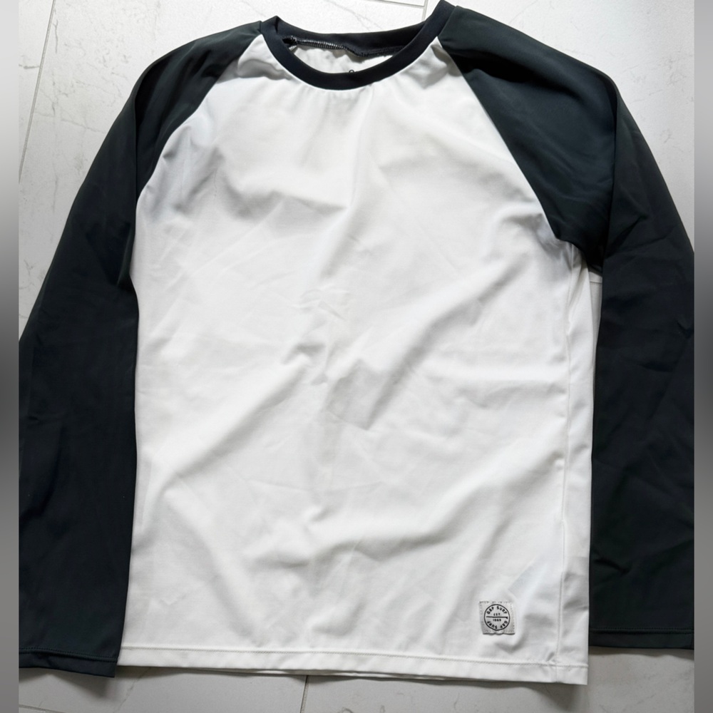 Gap Kids Boys White/Navy Rash Guard. Size Medium (8)